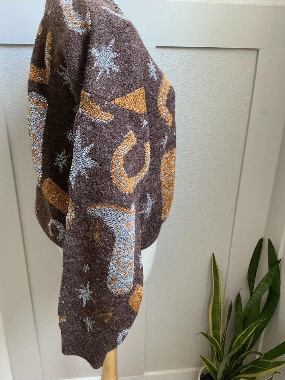 Zara Brown Crewneck Sweater with Gold & Gray Western Motif - Picture 6 of 9